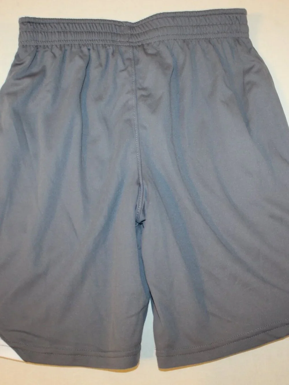 NEW UNDER ARMOUR Youth XL Reversible Gray & White Basketball Running Shorts